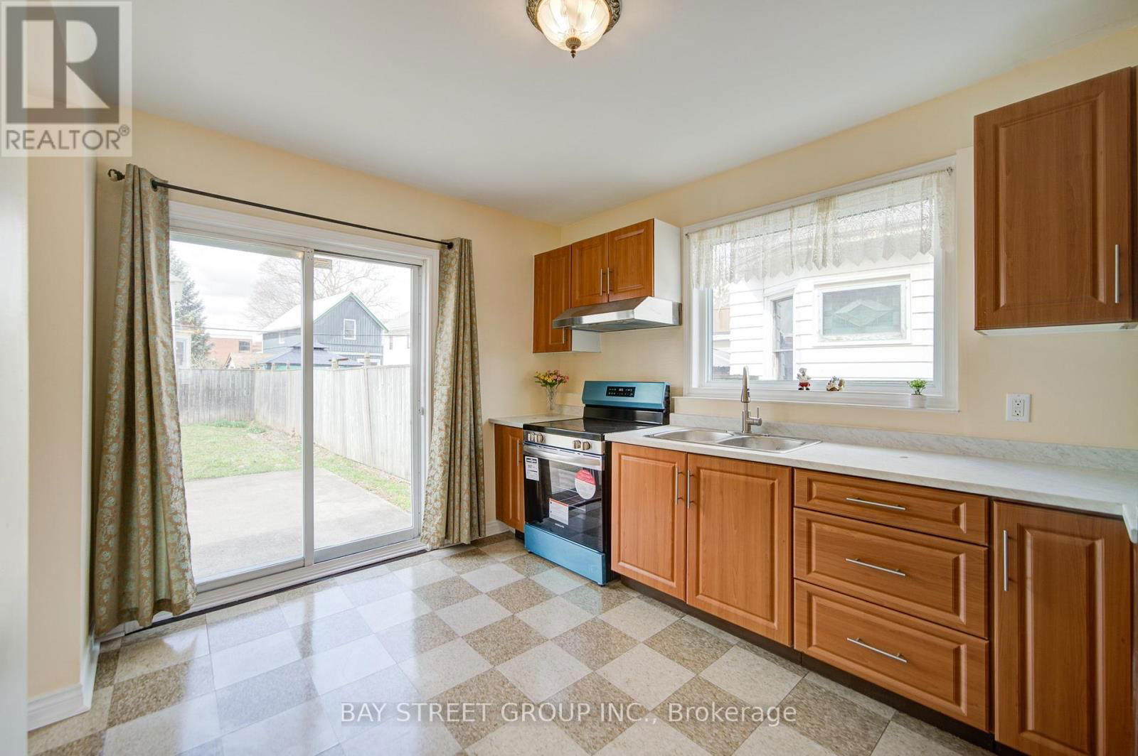4554 RYERSON CRESCENT Image 22