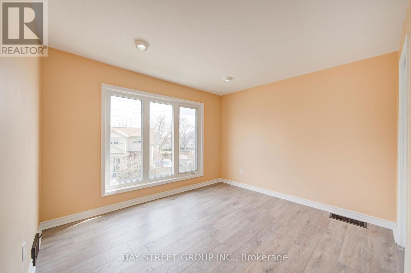 4554 RYERSON CRESCENT Image 30