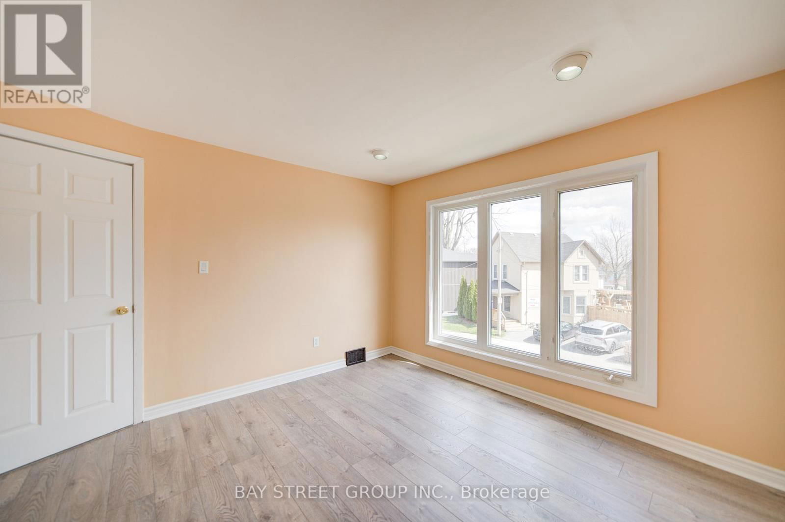4554 RYERSON CRESCENT Image 31