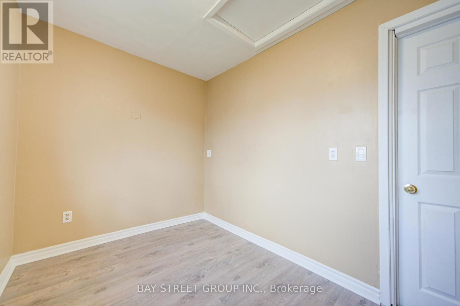 4554 RYERSON CRESCENT Image 35