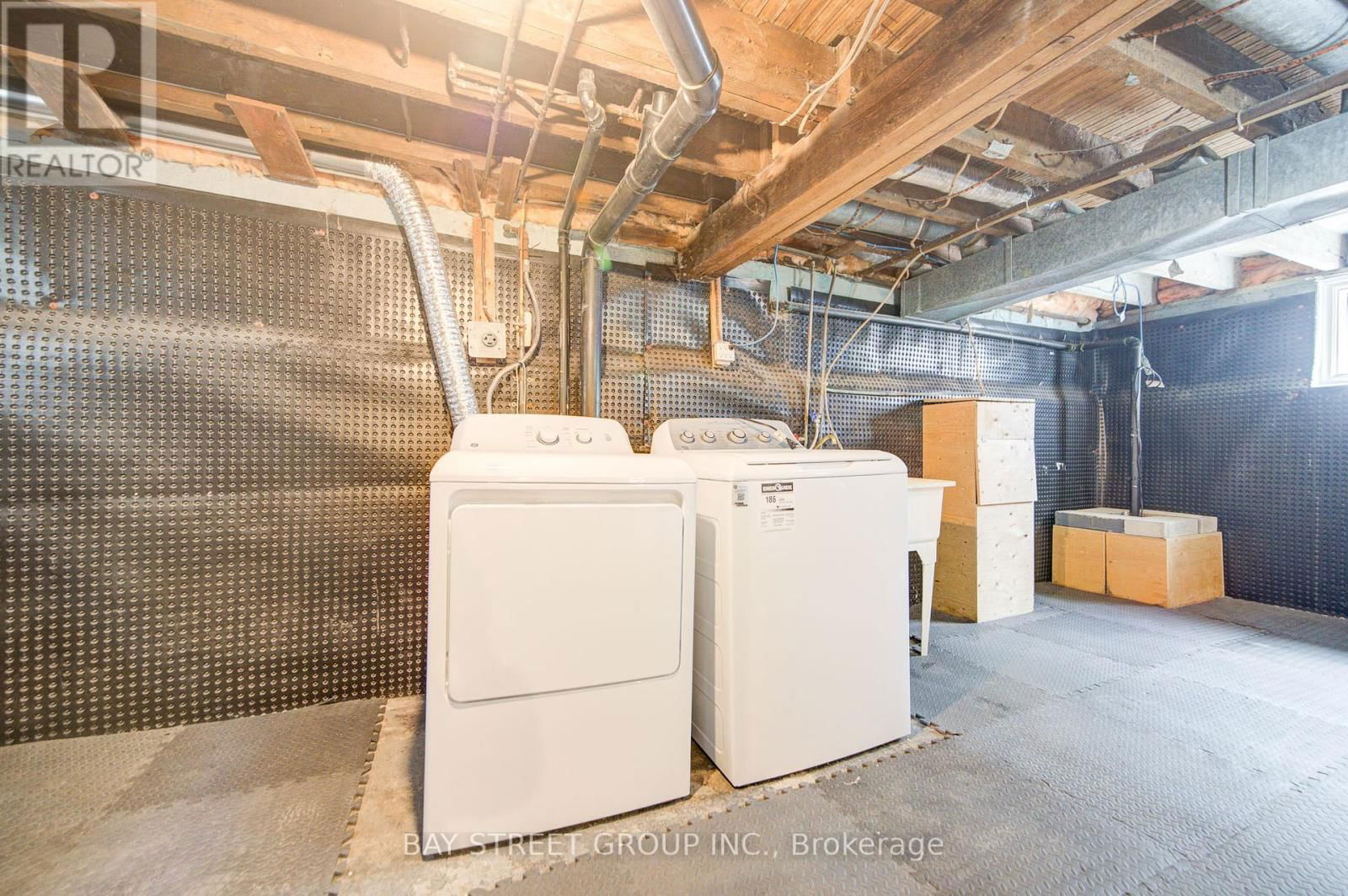 4554 RYERSON CRESCENT Image 42