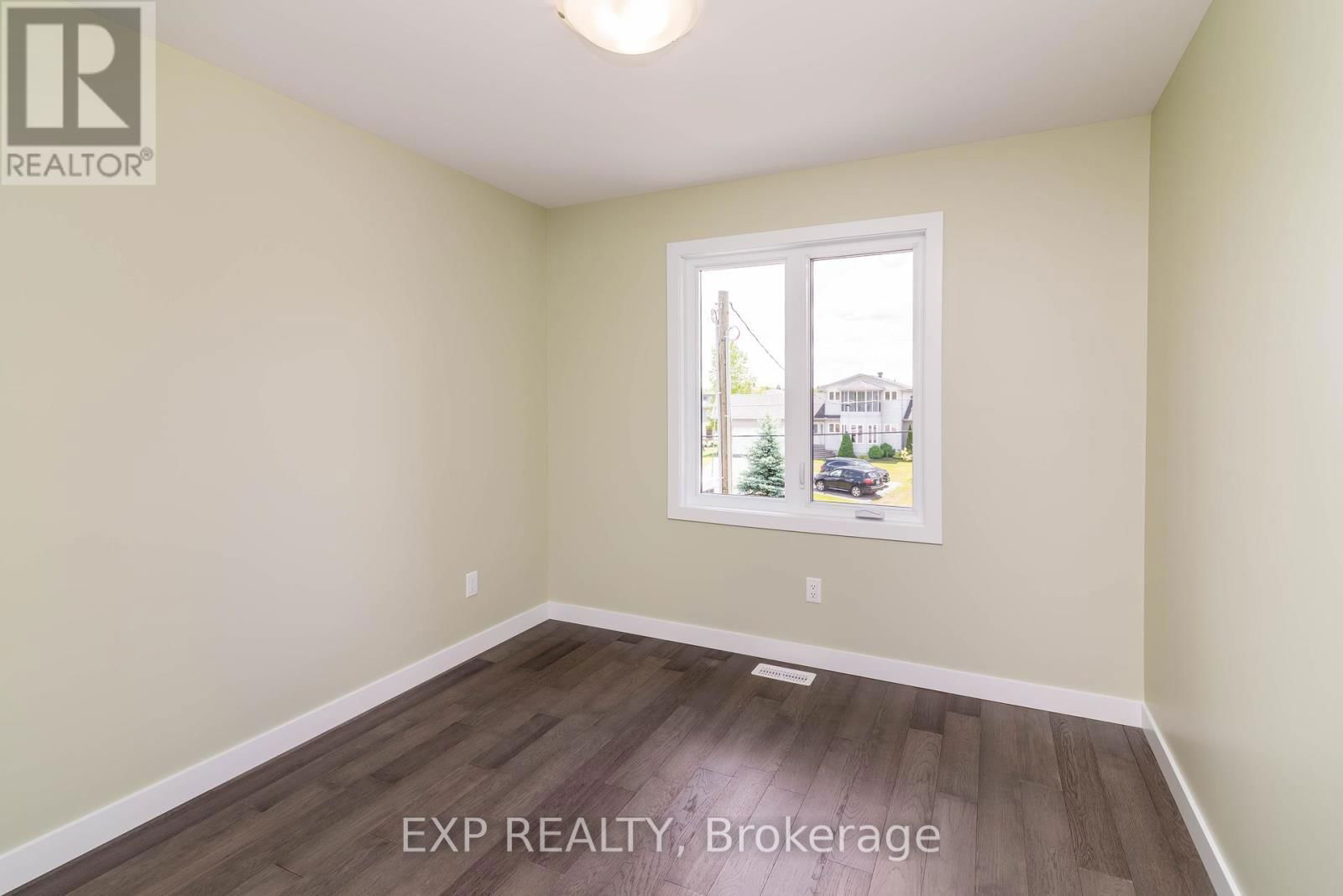 291 HAZEL CRESCENT Image 21