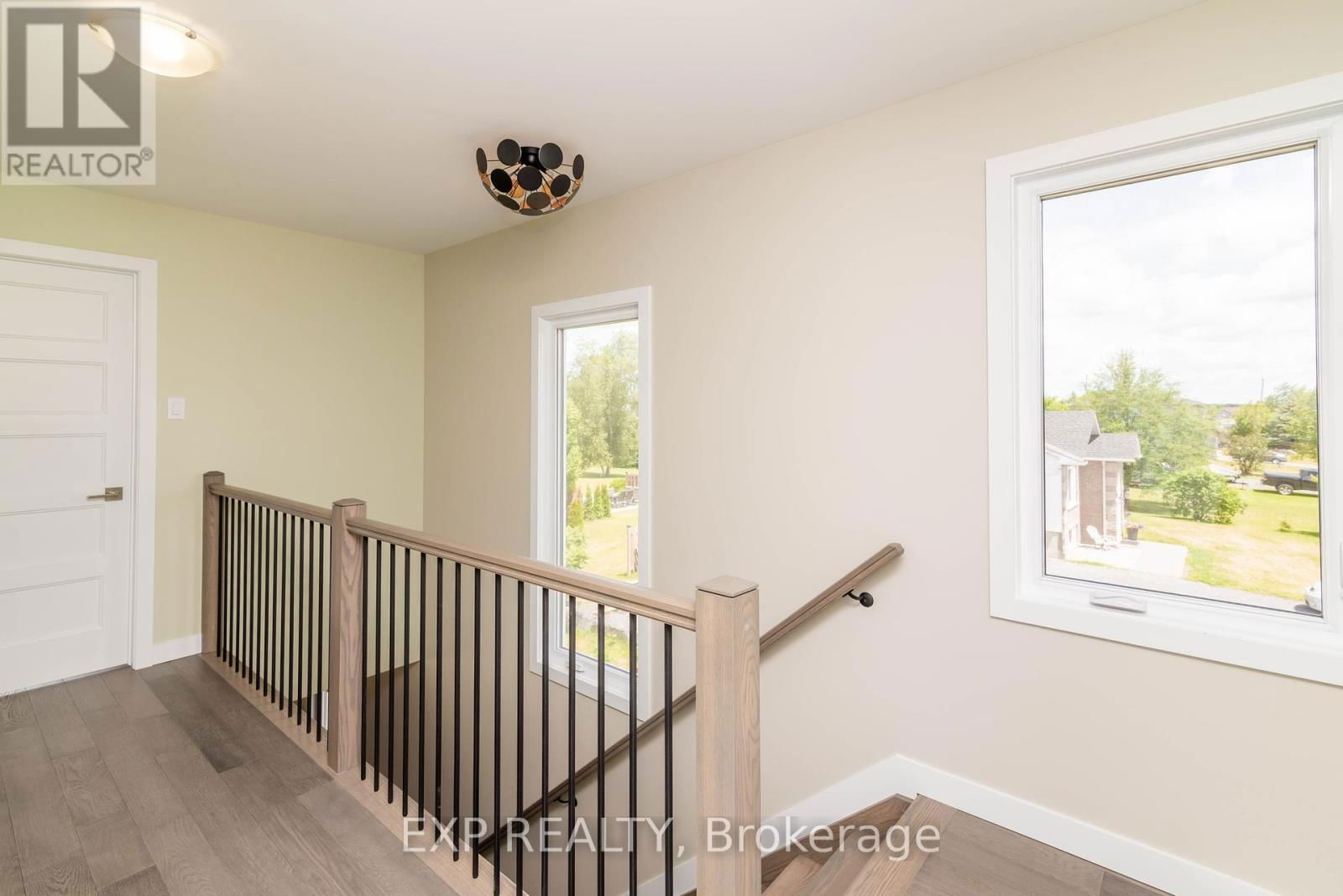291 HAZEL CRESCENT Image 23
