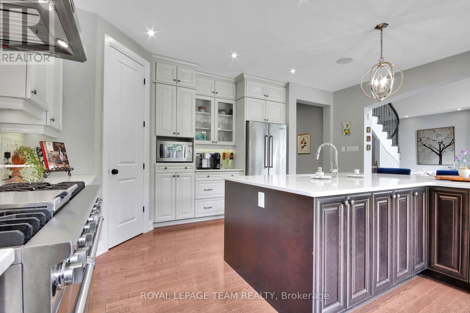 321 TRESTLE STREET Image 12