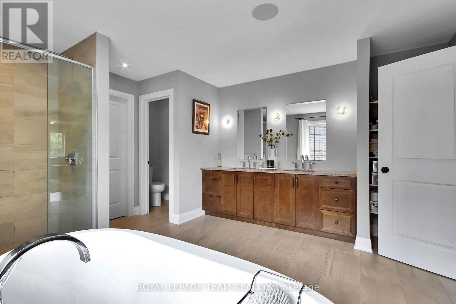321 TRESTLE STREET Image 18