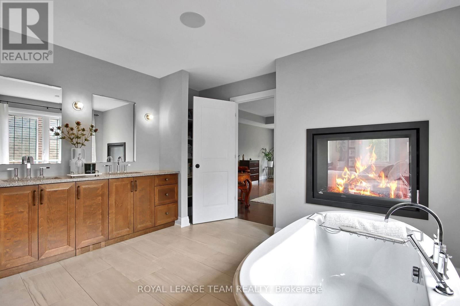 321 TRESTLE STREET Image 19