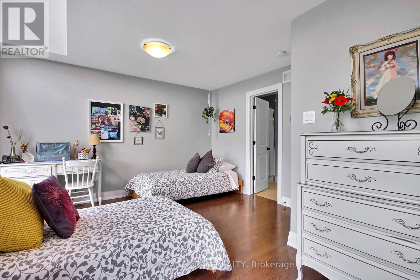 321 TRESTLE STREET Image 24