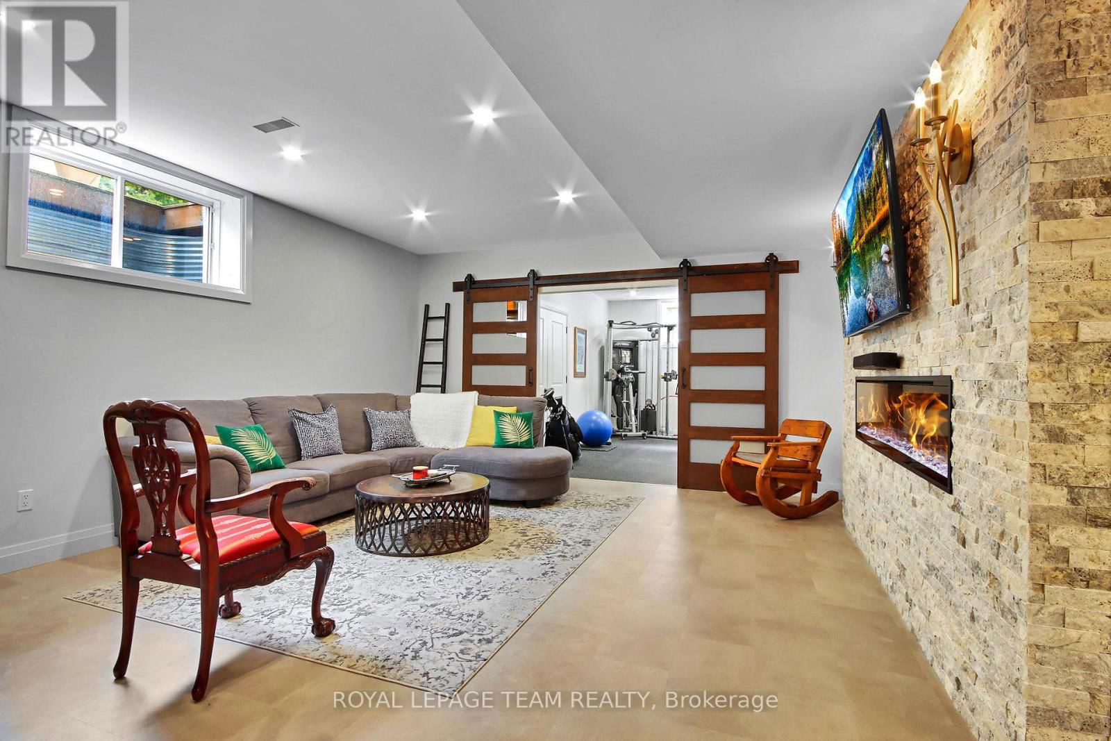 321 TRESTLE STREET Image 32