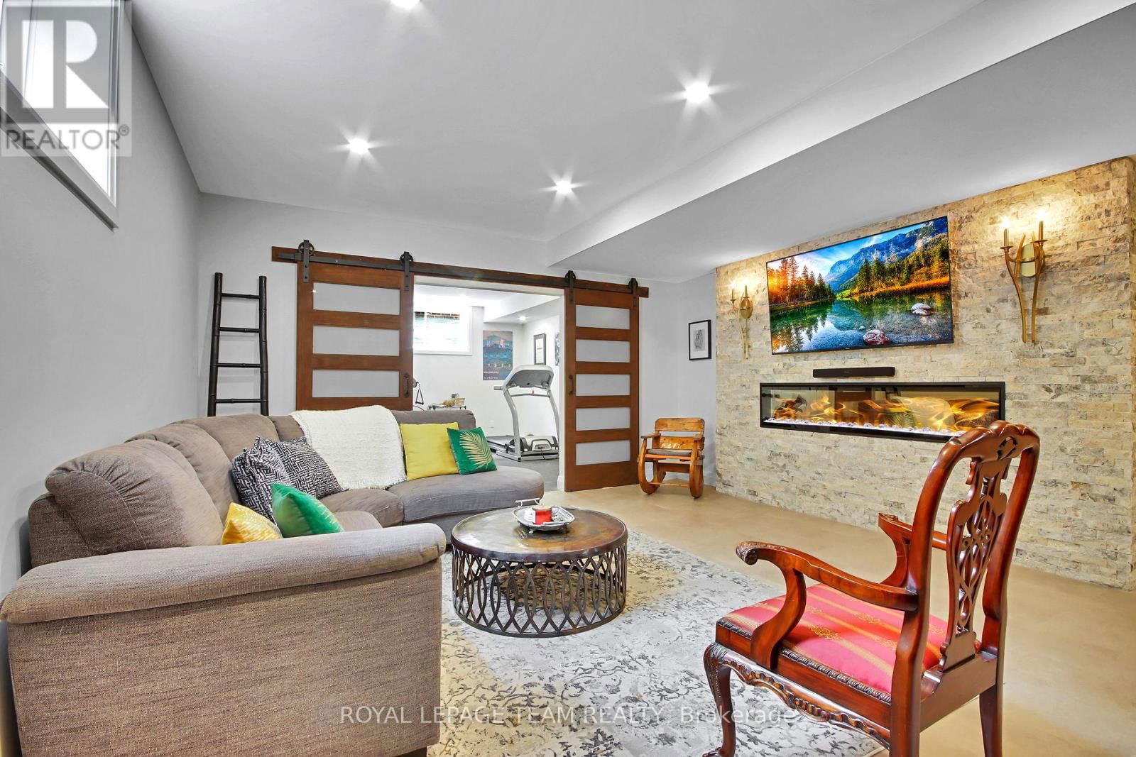 321 TRESTLE STREET Image 33