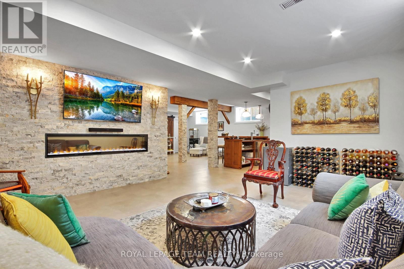321 TRESTLE STREET Image 34