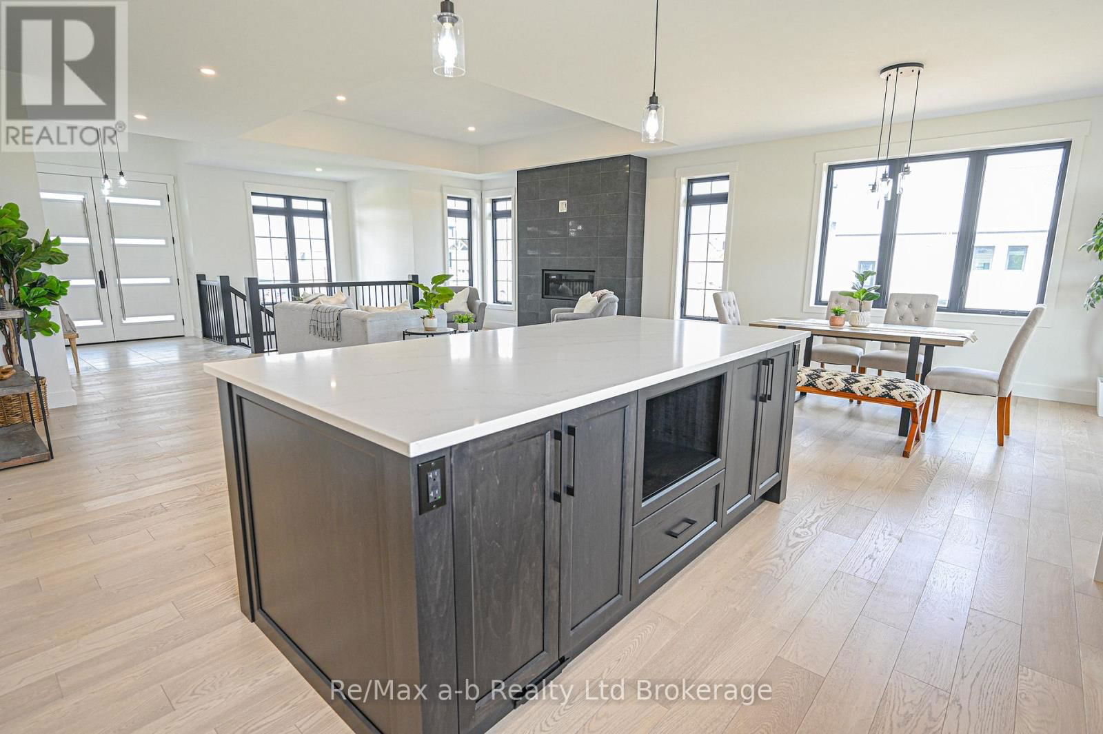 54 HERB STREET Image 11