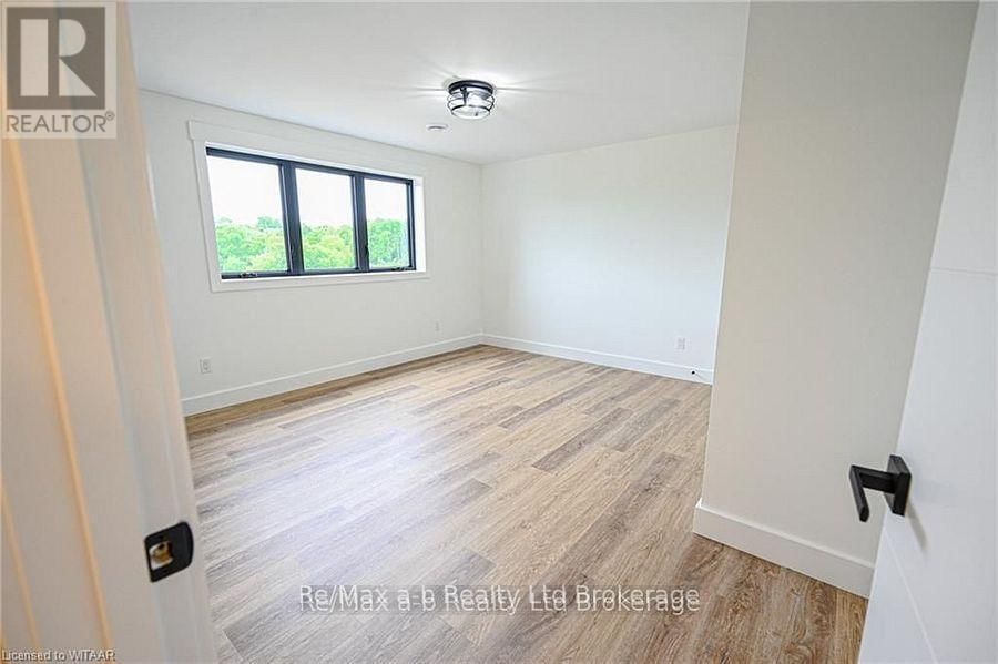 54 HERB STREET Image 28