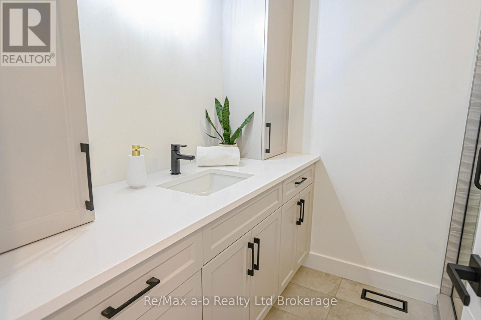 54 HERB STREET Image 30