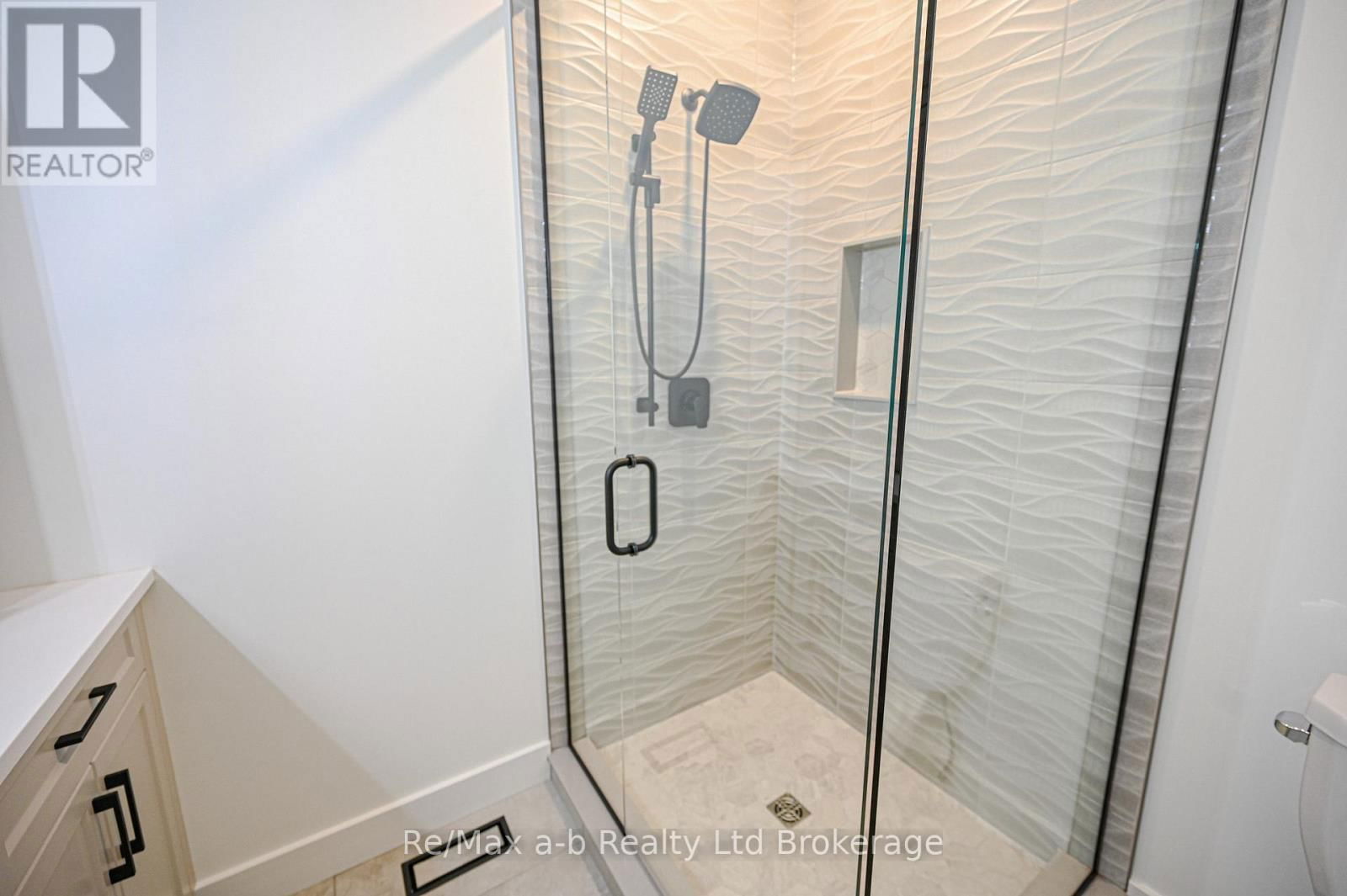 54 HERB STREET Image 32