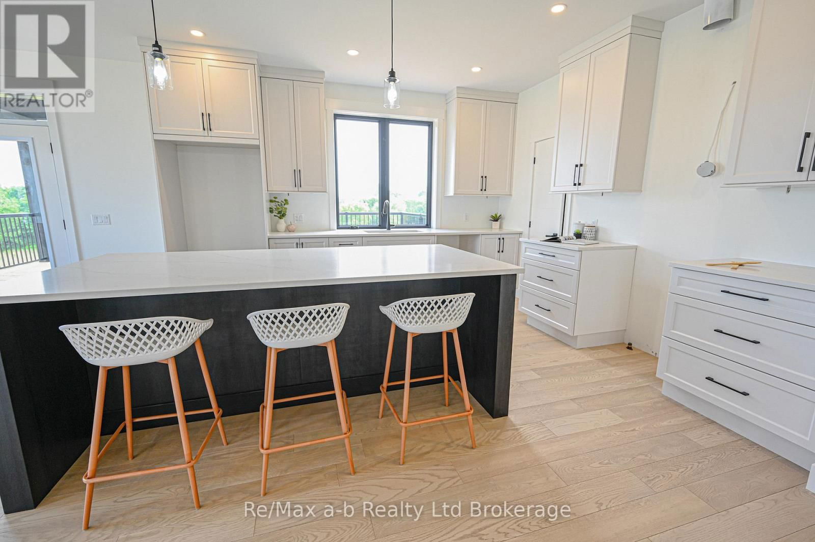54 HERB STREET Image 8