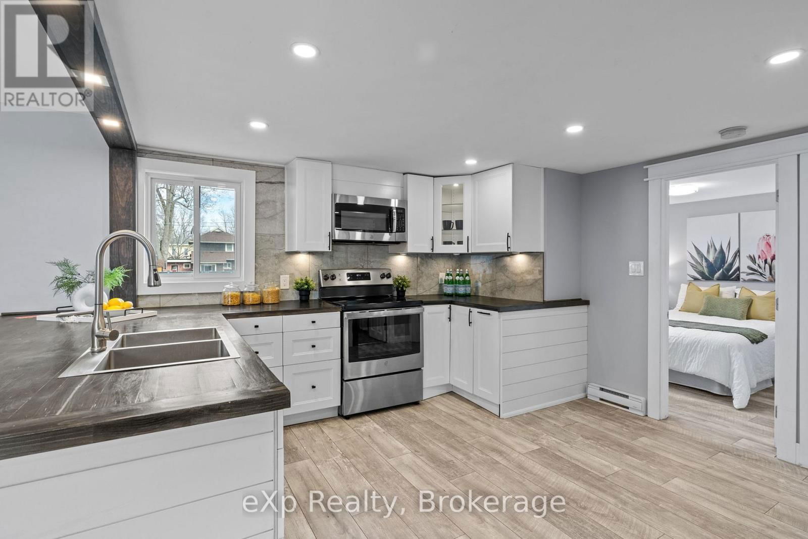 236 SYDENHAM STREET Image 12