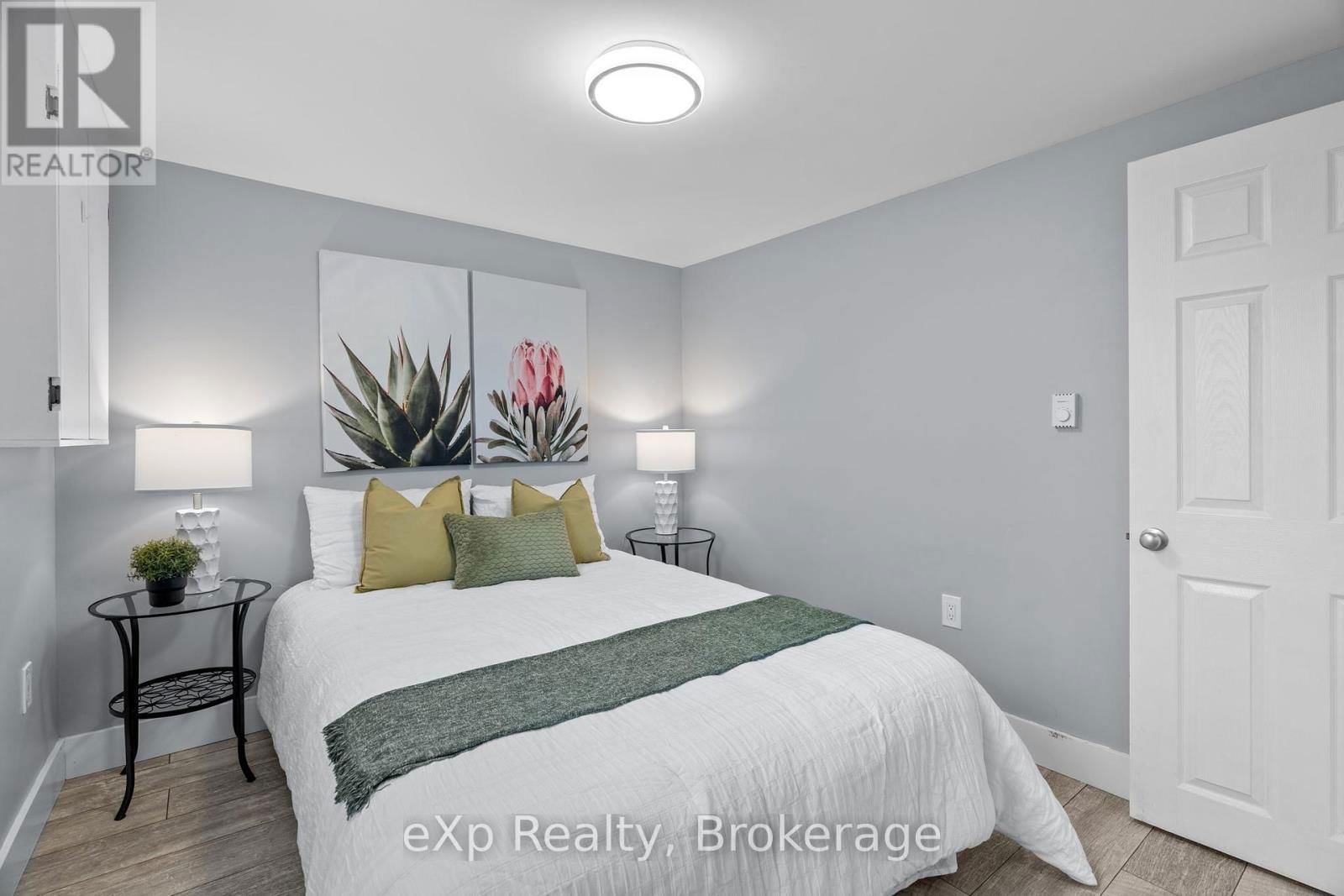 236 SYDENHAM STREET Image 19
