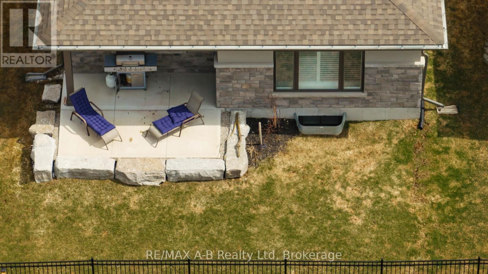 28 UPPER THAMES LANE Image 25