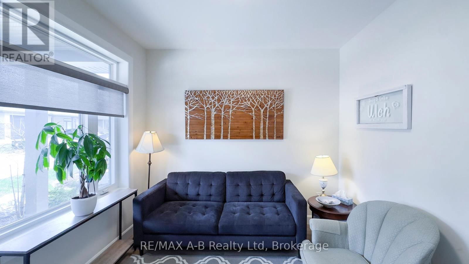 28 UPPER THAMES LANE Image 5