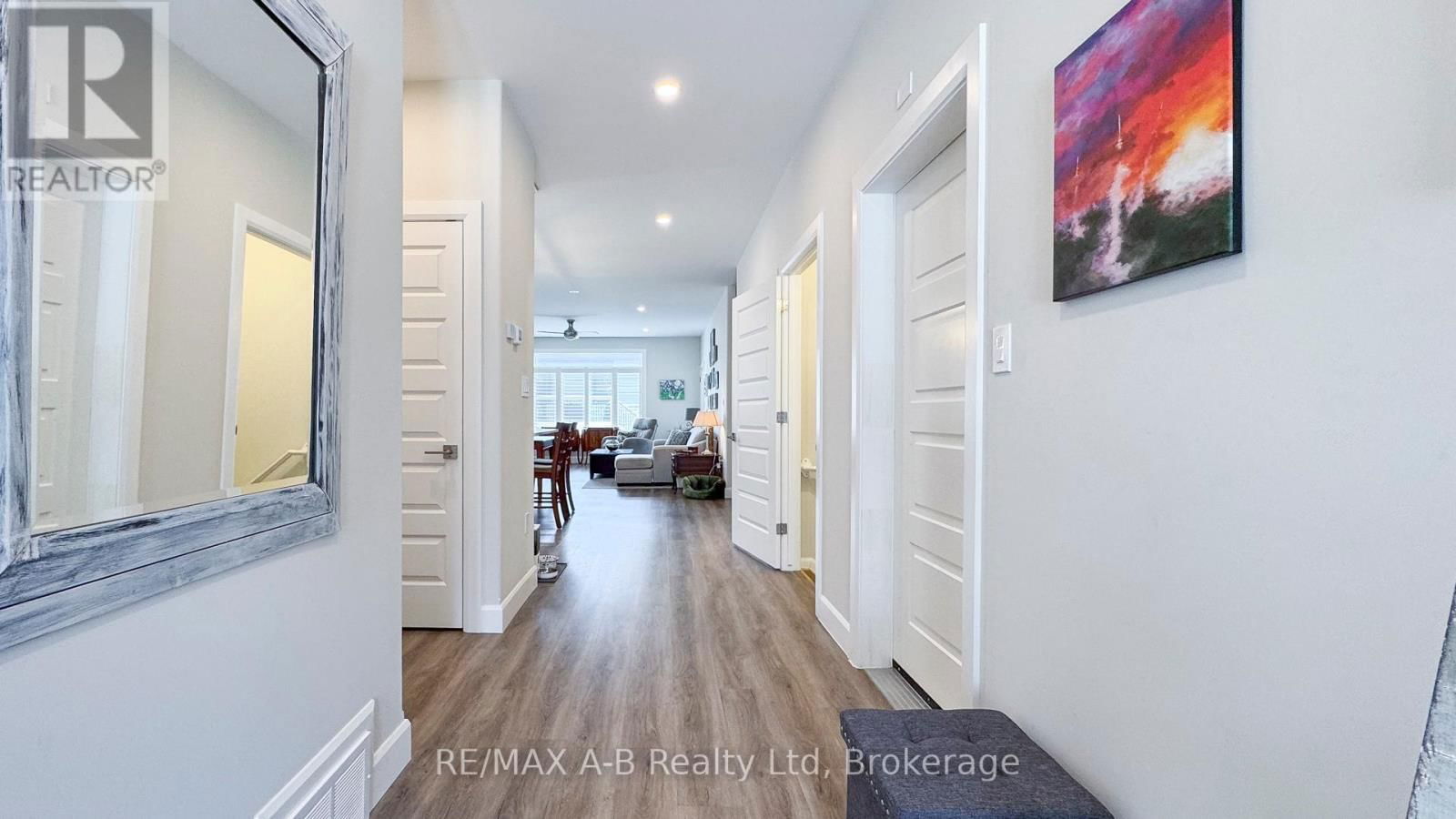28 UPPER THAMES LANE Image 6