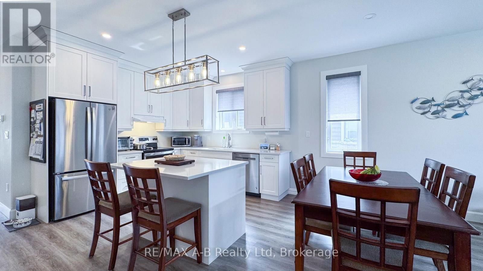 28 UPPER THAMES LANE Image 9