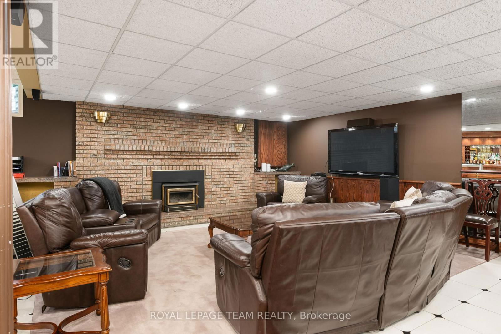 10 NANCY AVENUE Image 36