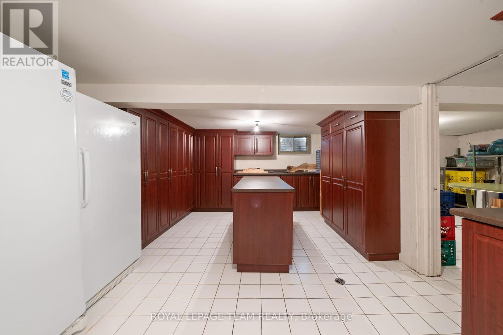 10 NANCY AVENUE Image 44