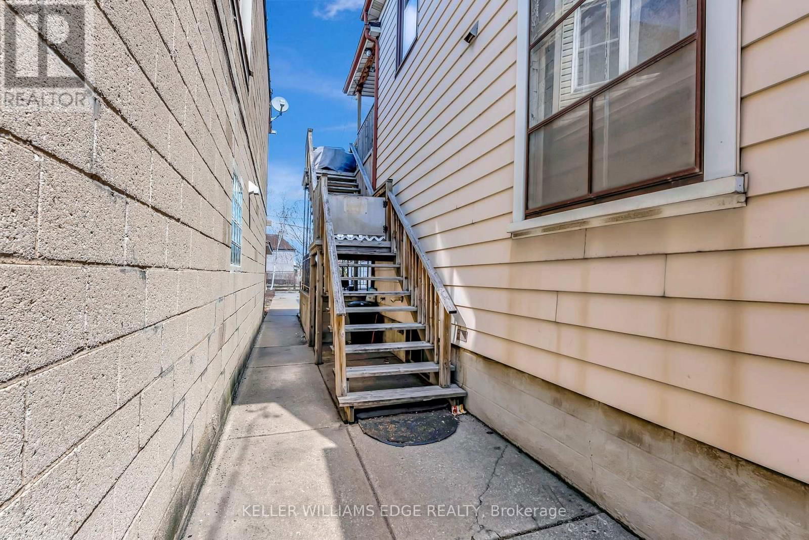 893 BARTON STREET EAST Image 11