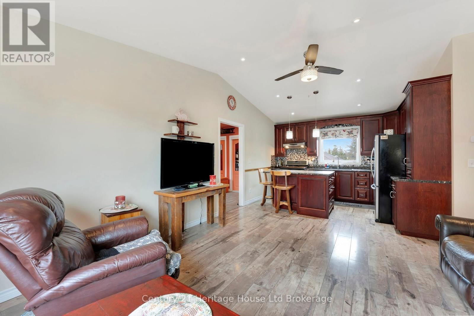 817 KENSINGTON STREET Image 22