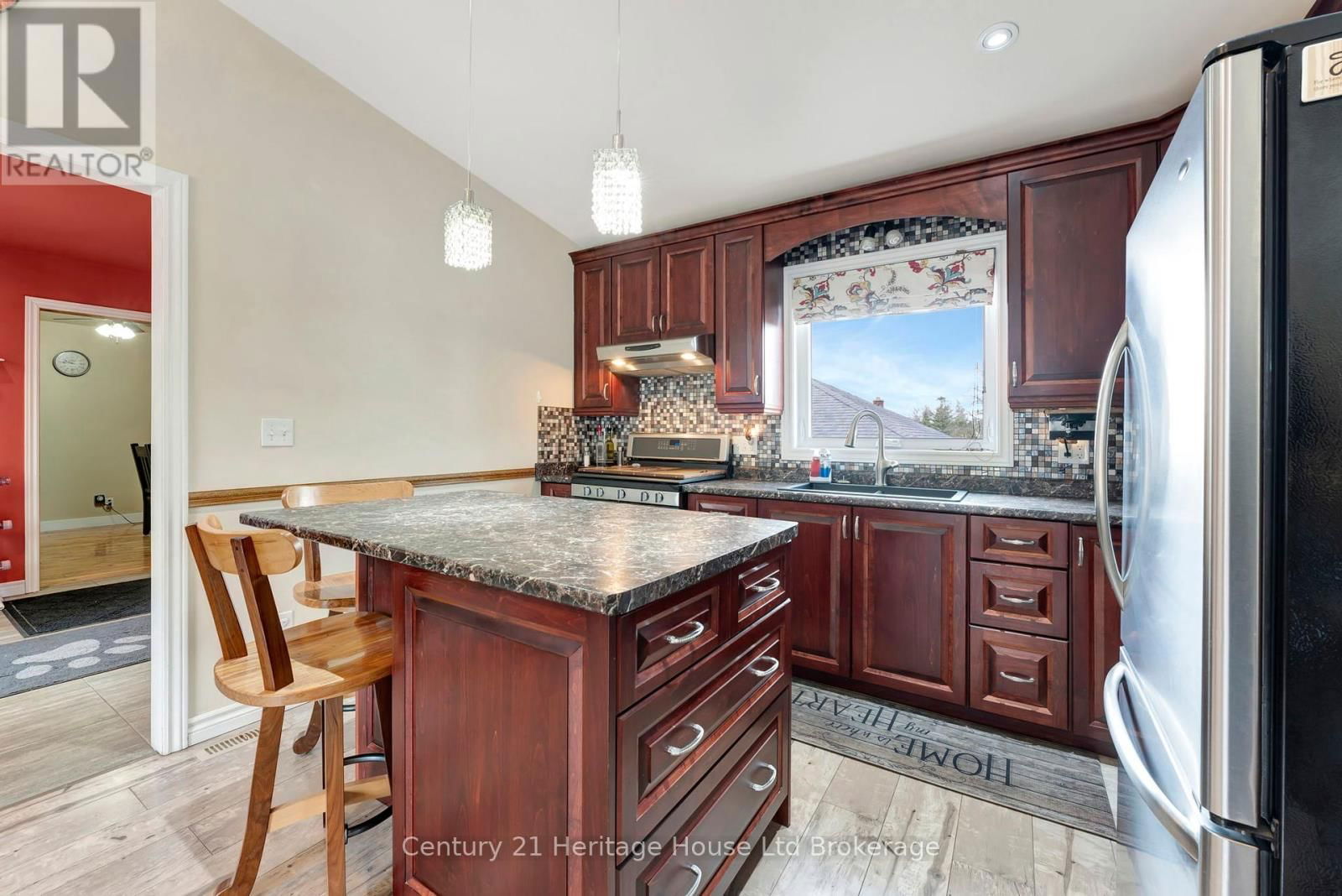 817 KENSINGTON STREET Image 23