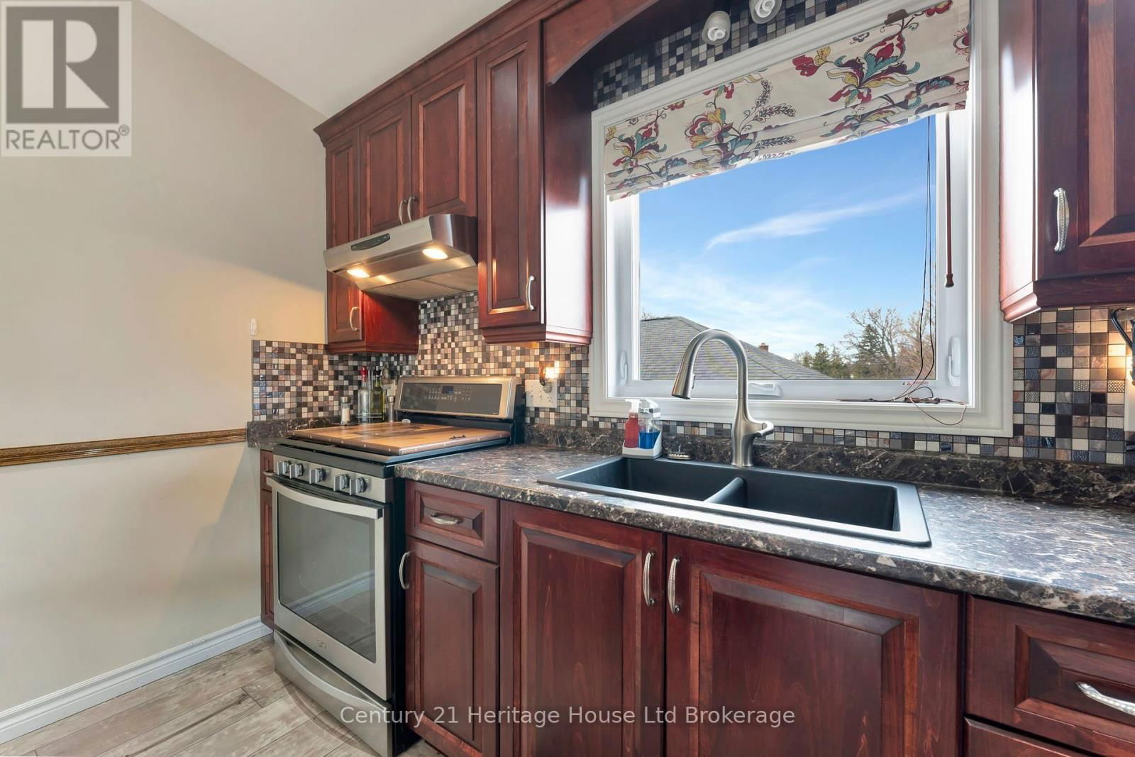817 KENSINGTON STREET Image 24
