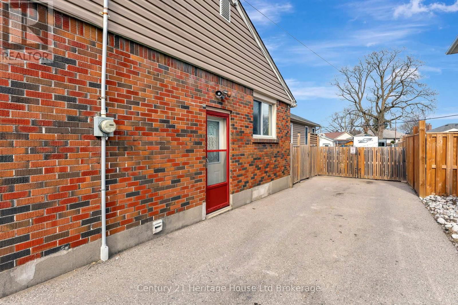 817 KENSINGTON STREET Image 32