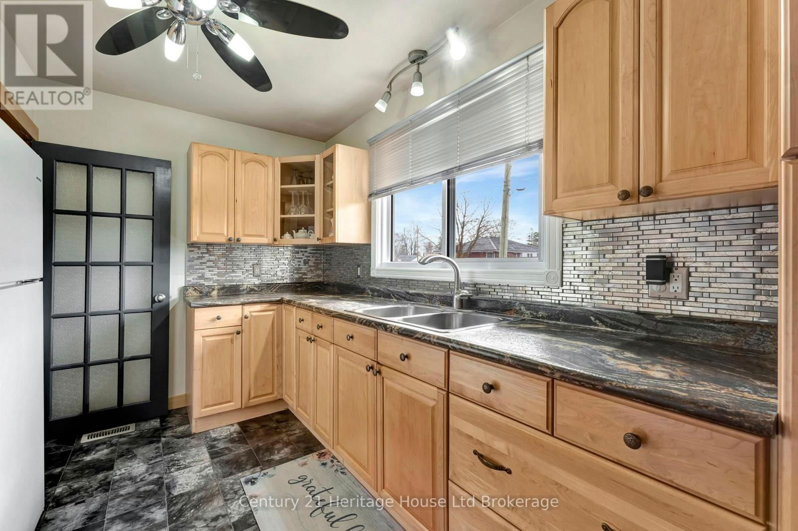 817 KENSINGTON STREET Image 7