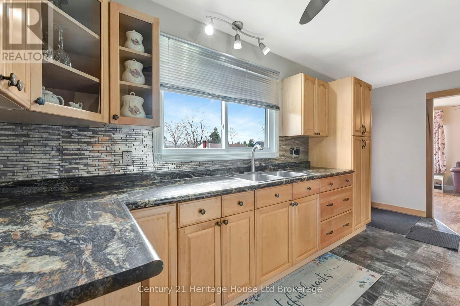 817 KENSINGTON STREET Image 8