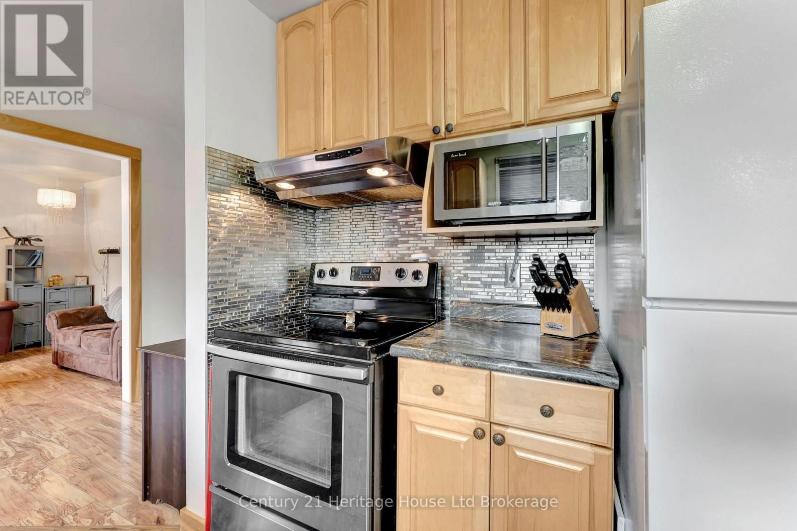 817 KENSINGTON STREET Image 9