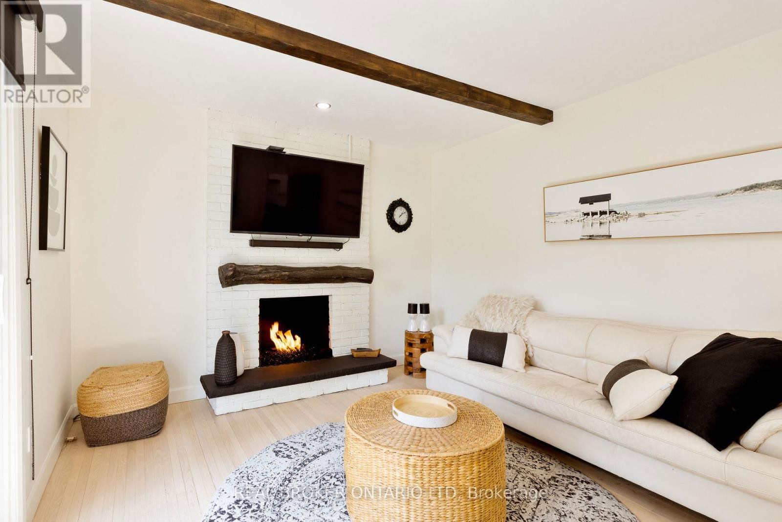 196 WYCHWOOD PARK Image 11