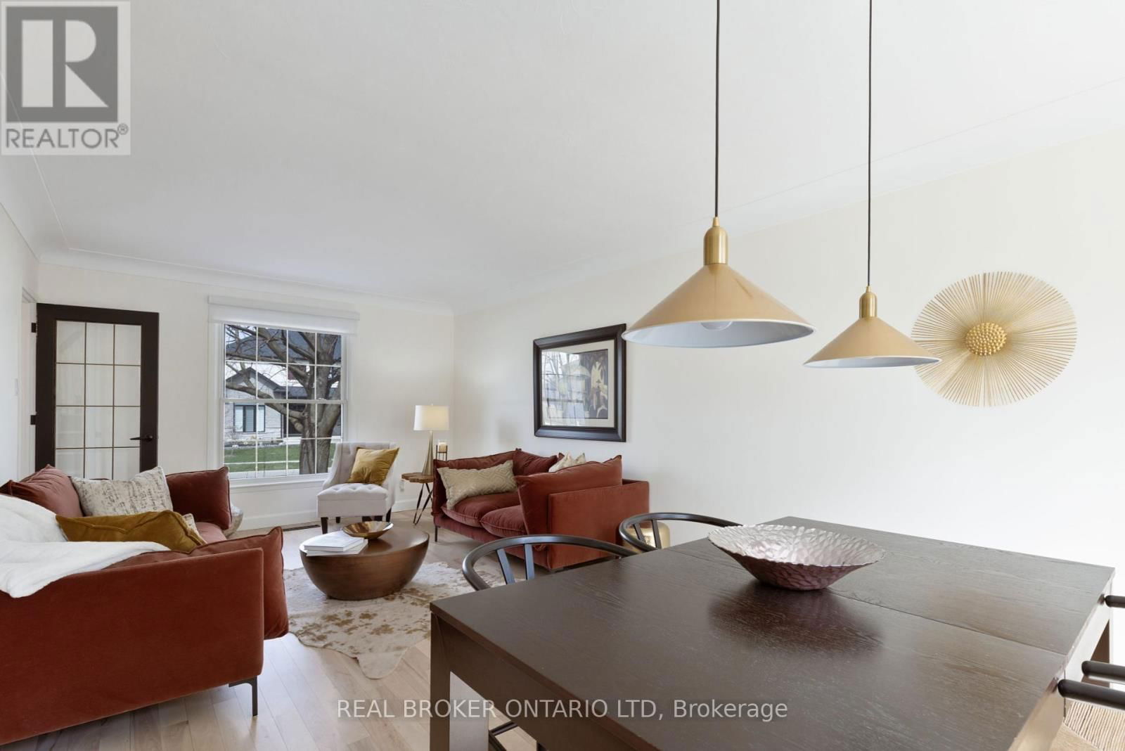 196 WYCHWOOD PARK Image 17