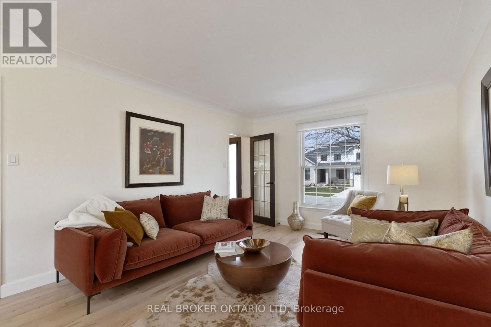 196 WYCHWOOD PARK Image 21