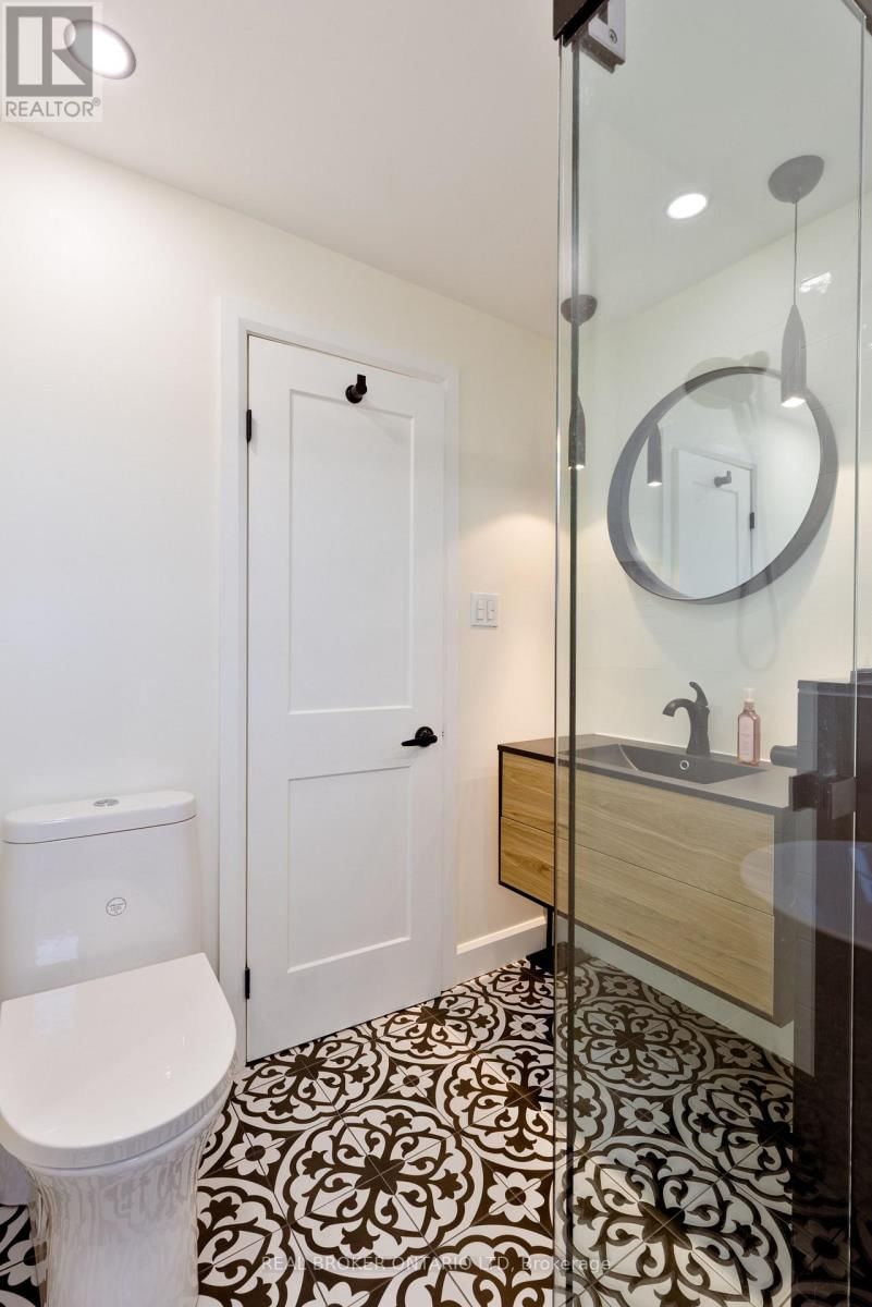 196 WYCHWOOD PARK Image 31