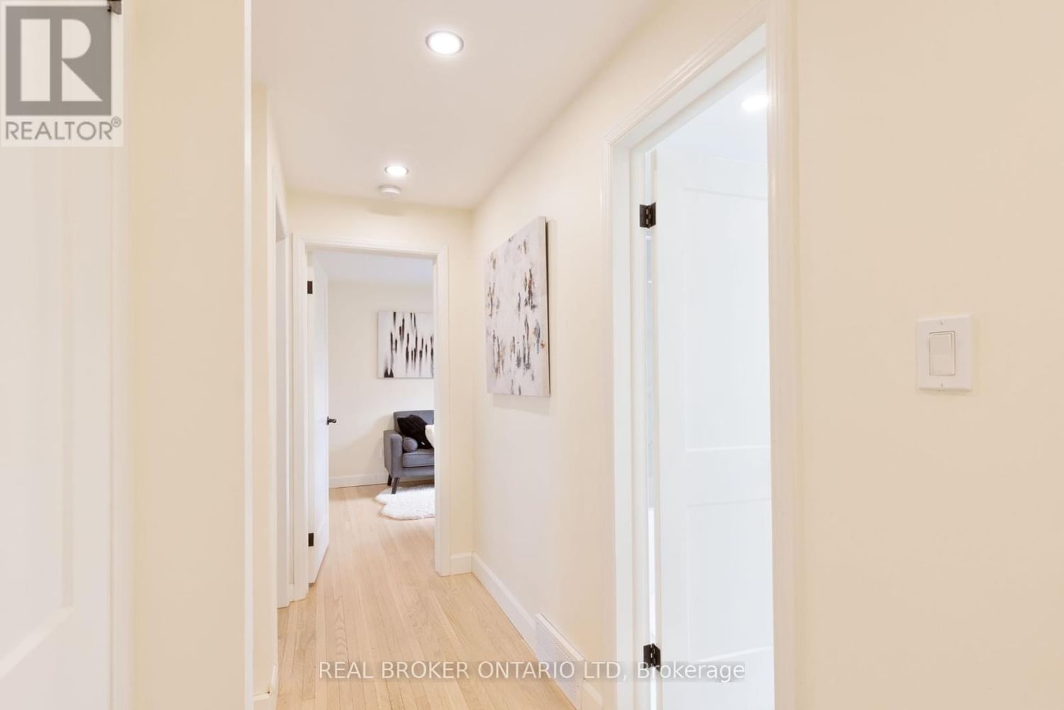 196 WYCHWOOD PARK Image 33
