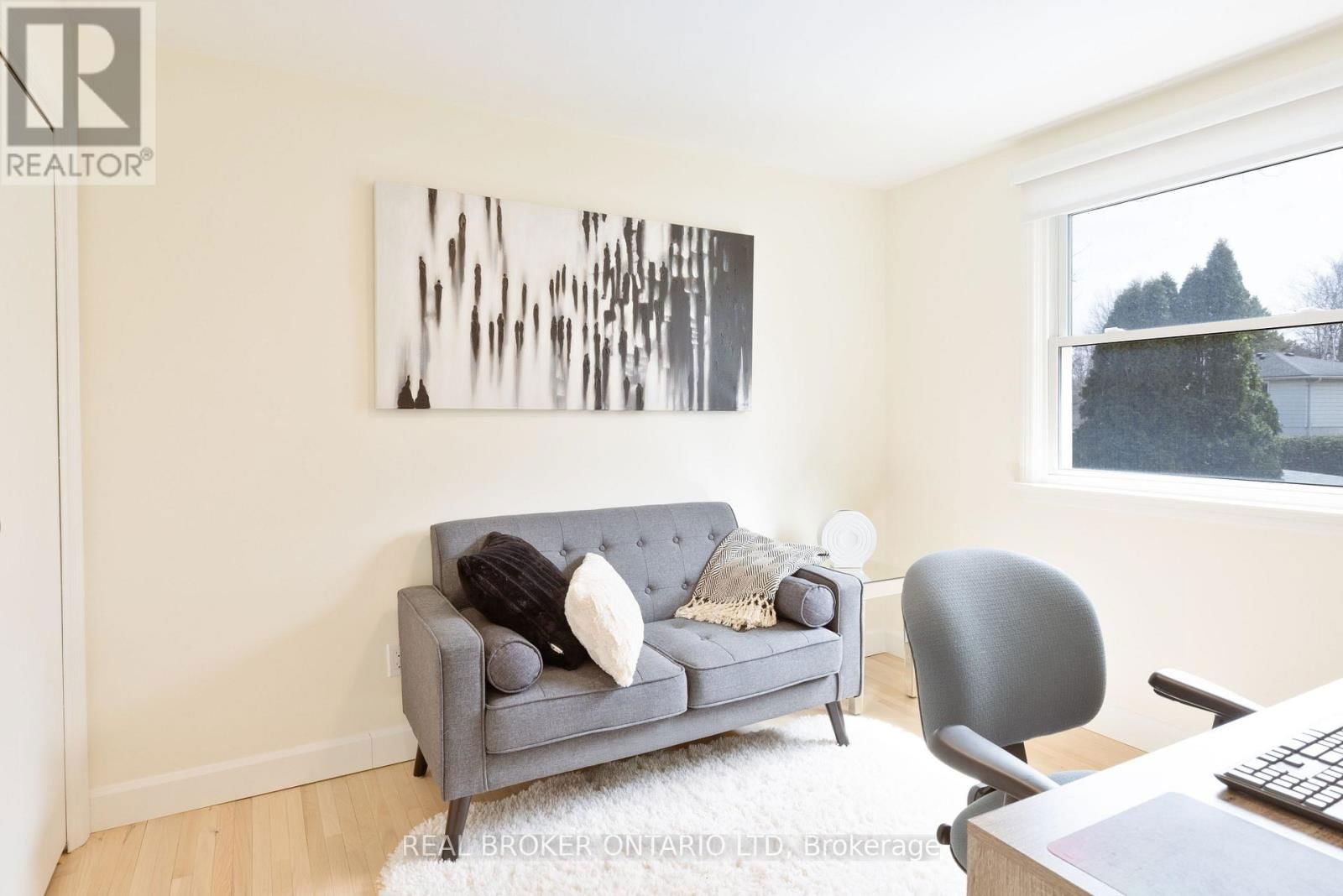 196 WYCHWOOD PARK Image 35