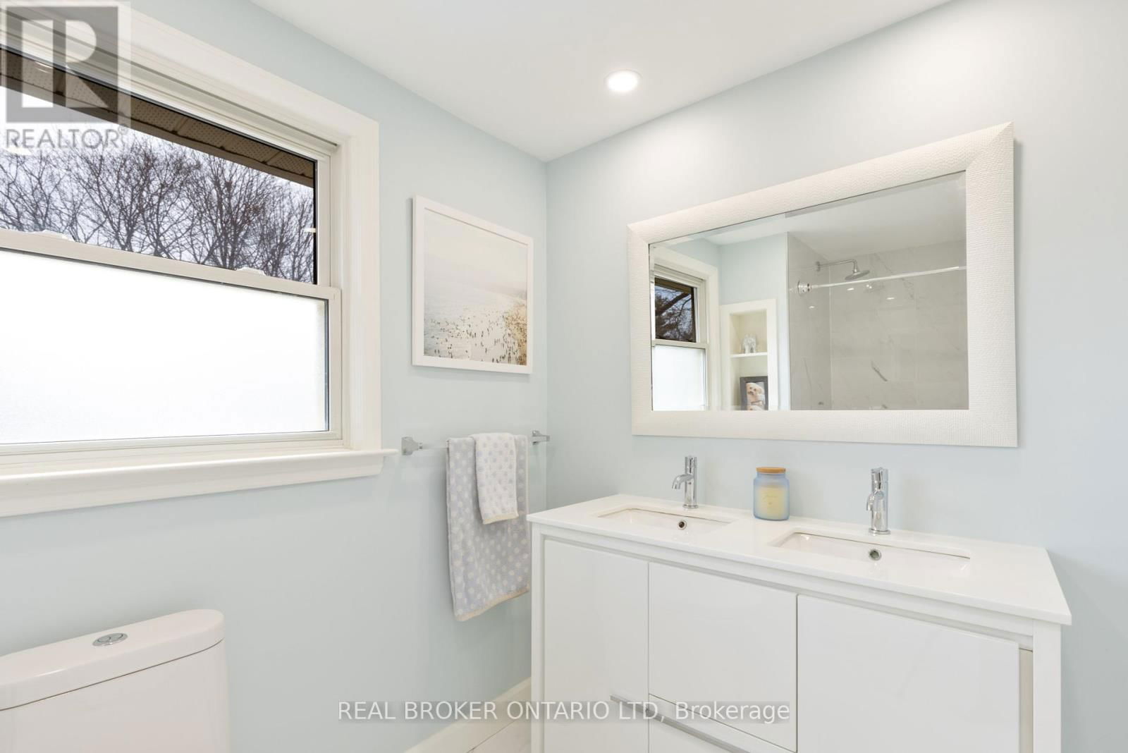 196 WYCHWOOD PARK Image 36