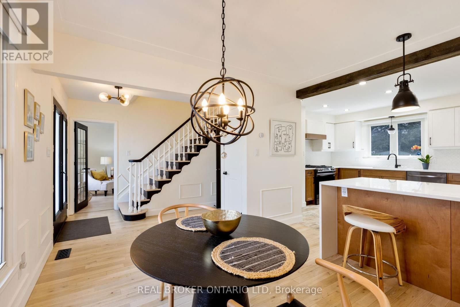196 WYCHWOOD PARK Image 4