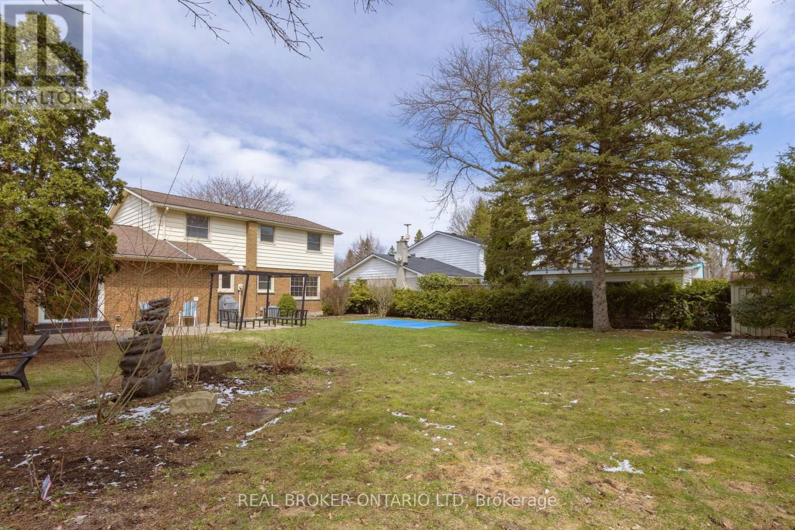 196 WYCHWOOD PARK Image 44