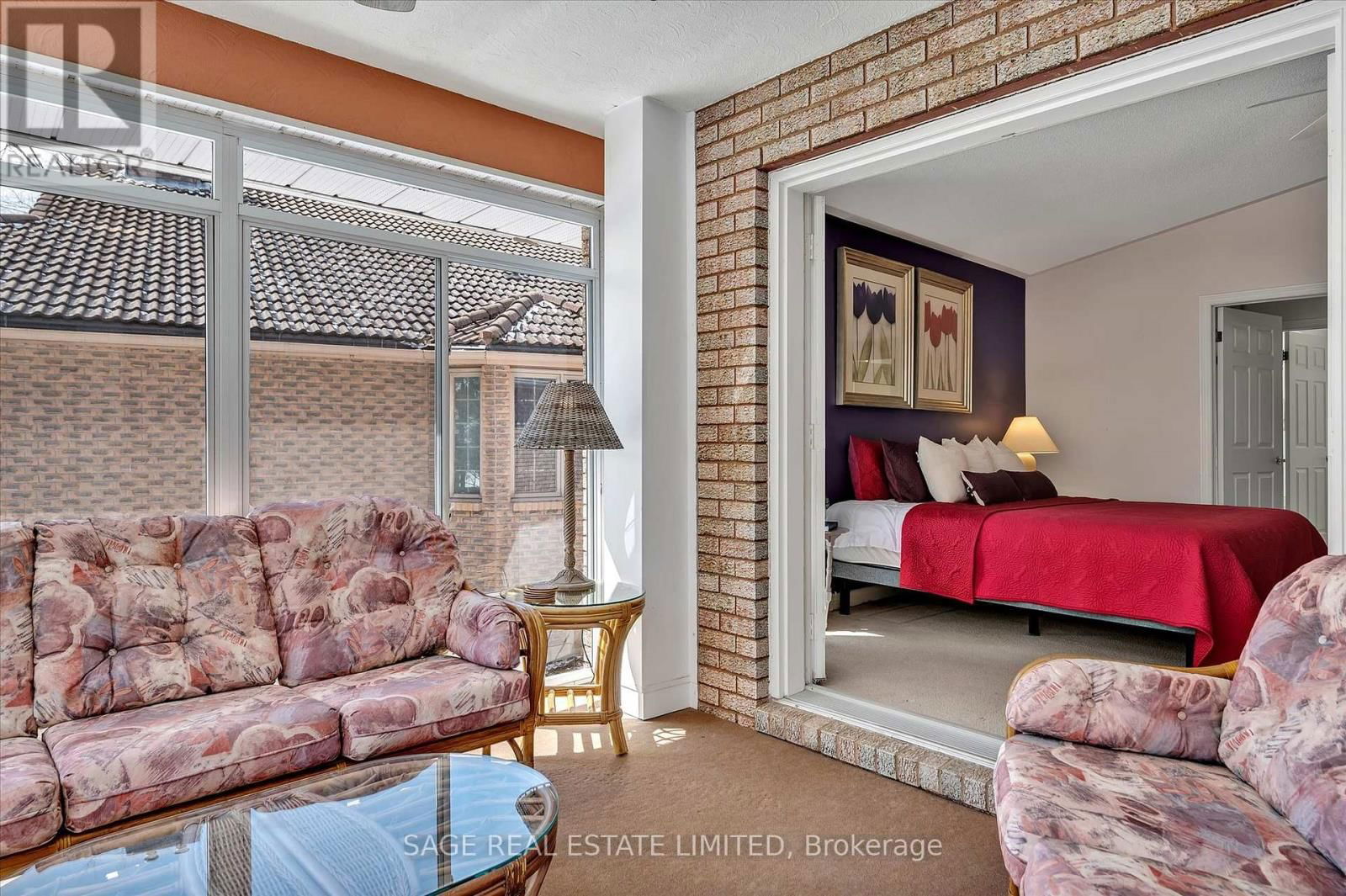 15 HILLVIEW DRIVE Image 21