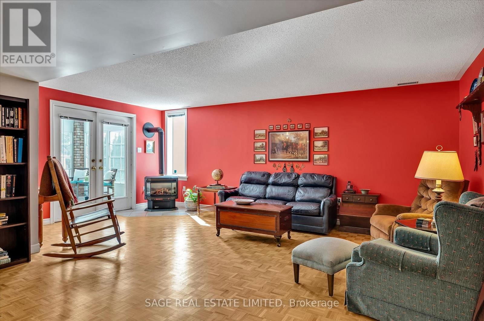 15 HILLVIEW DRIVE Image 28