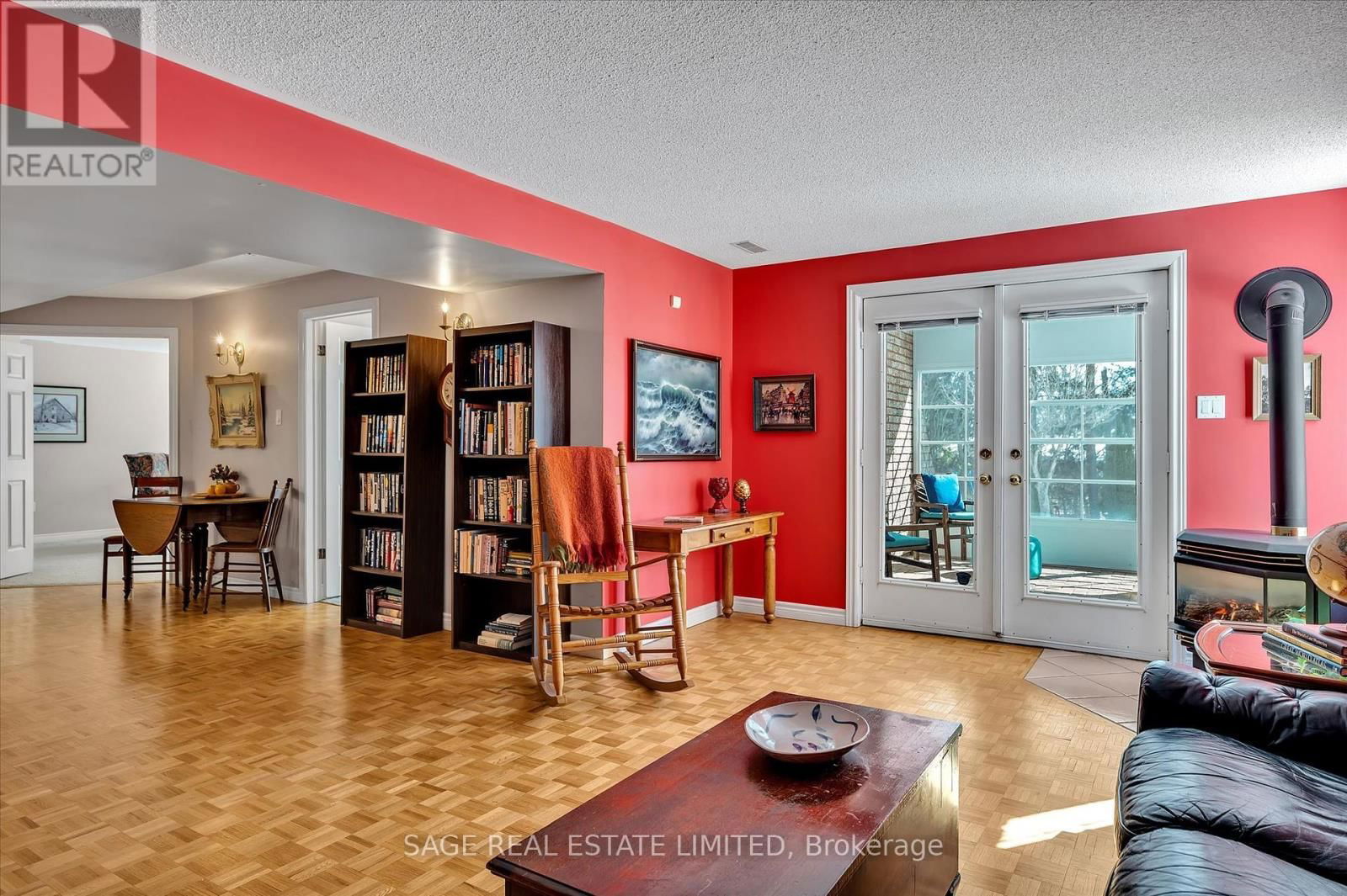 15 HILLVIEW DRIVE Image 29