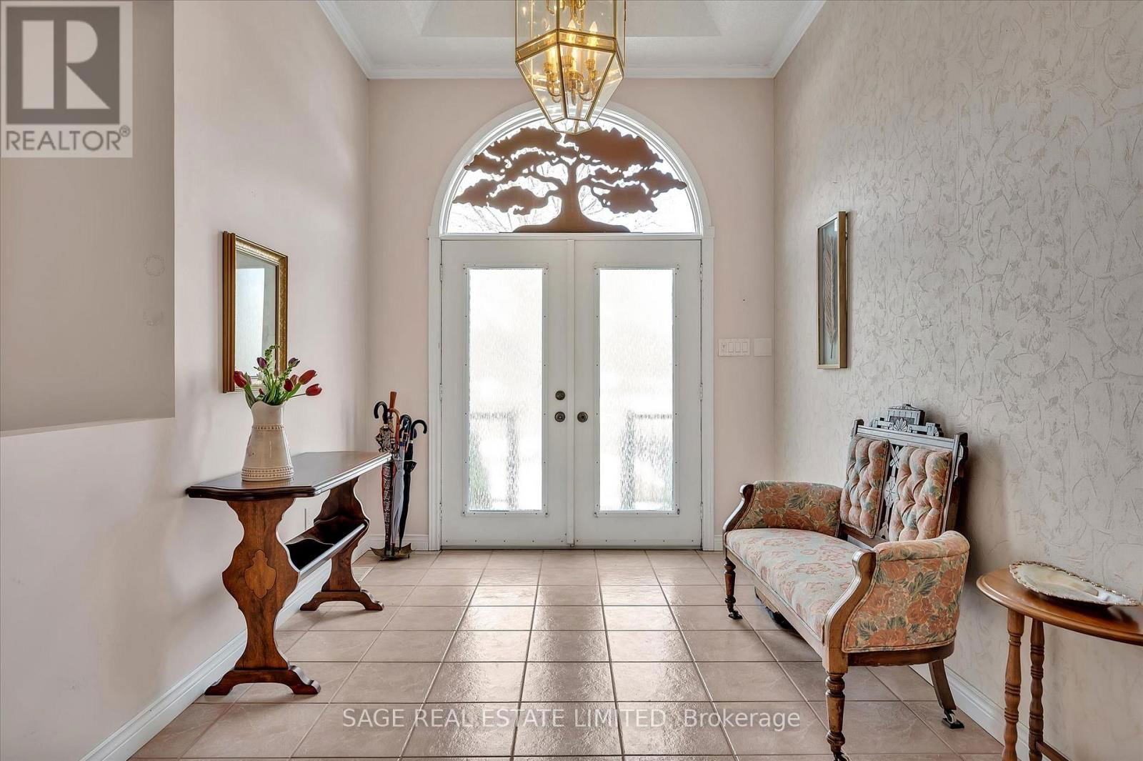 15 HILLVIEW DRIVE Image 3