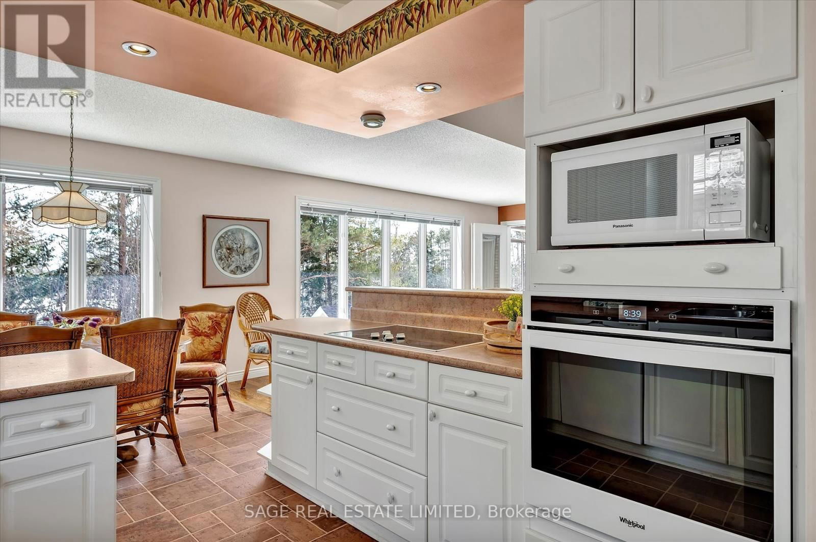 15 HILLVIEW DRIVE Image 9
