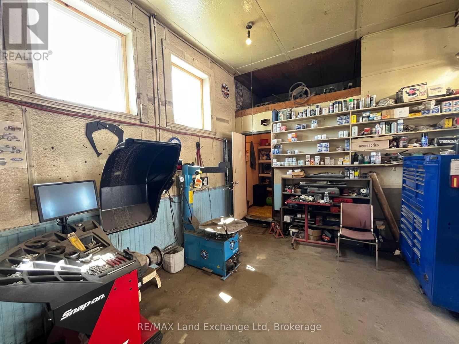 504 CAMPBELL STREET Image 13